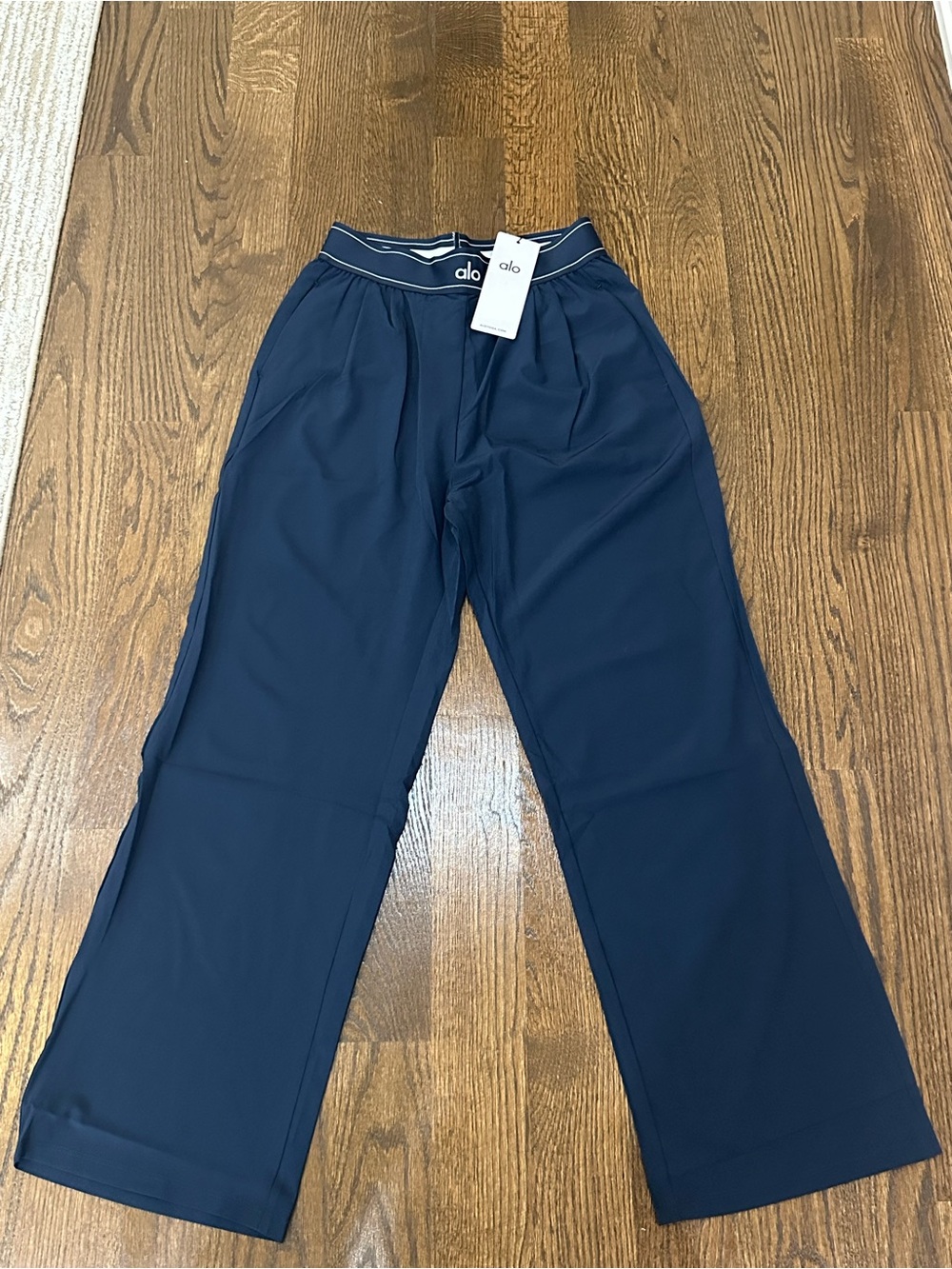 ALO Yoga Women’s Dark Navy Wide-Leg Trousers